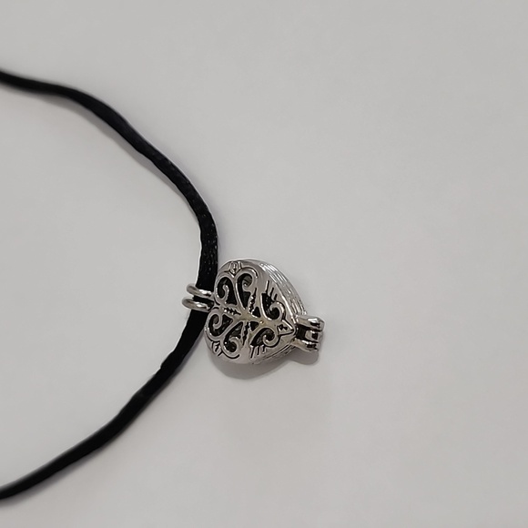 heart locket necklace - Picture 2 of 4